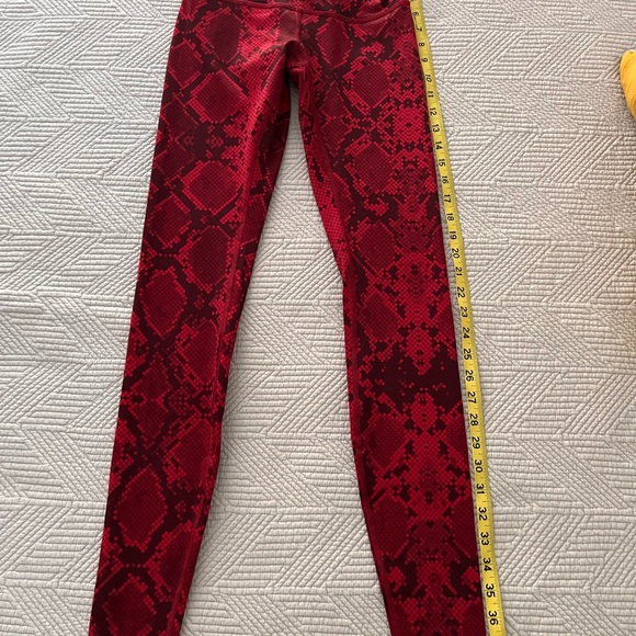 Lululemon wunder under hi-rise ziggysnake print. Color: Ride tide cranberry - Picture 6 of 16